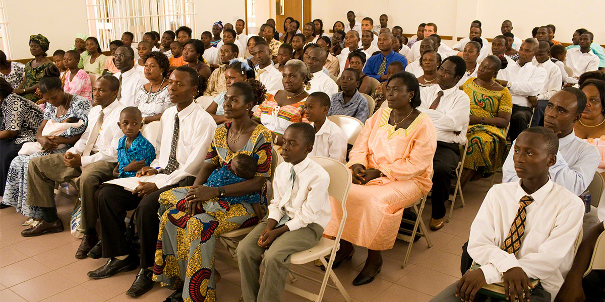 Photo of sacrament meeting via Gospel Media Library.